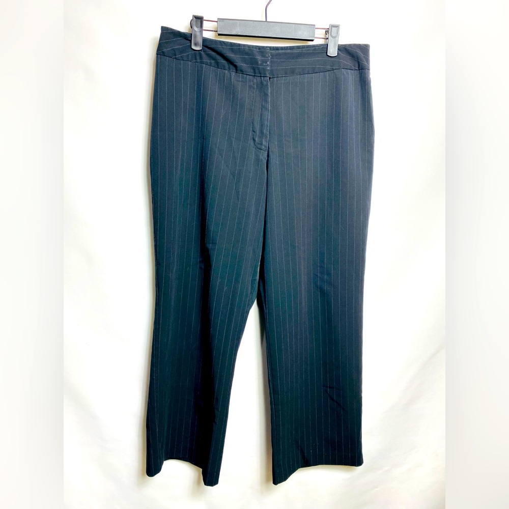 investments petites women dress pants Sz 12P with zipper on the side black Strip